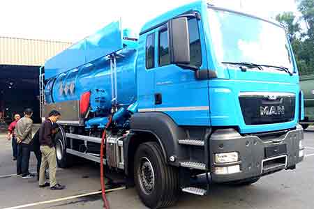 肯富來(lái)液環(huán)泵在市政行業(yè)吸污車使用現(xiàn)場(chǎng)